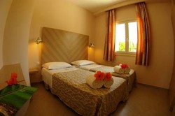 Imagen de la habitación del Hotel Villaggio Cala Di Volpe. Foto 13