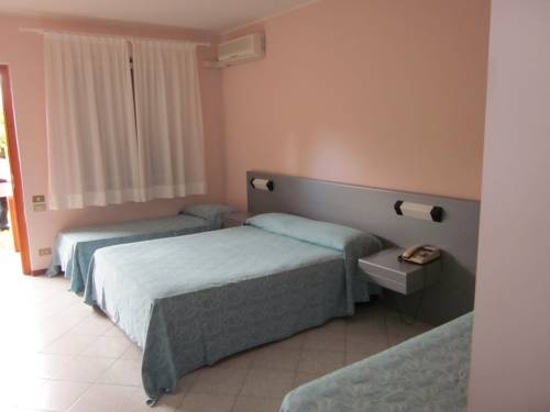 Imagen de la habitación del Hotel Villaggio Calaghena. Foto 3