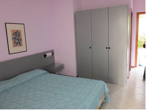 Imagen de la habitación del Hotel Villaggio Calaghena. Foto 7