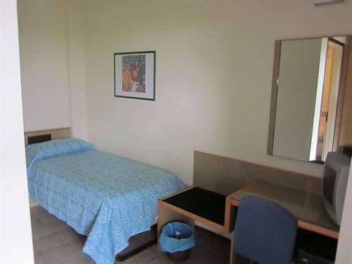 Imagen de la habitación del Hotel Villaggio Calaghena. Foto 9