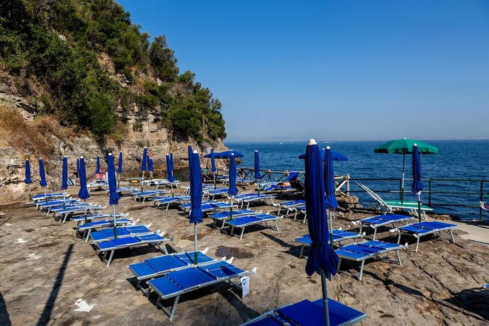 Imagen de la habitación del Hotel Villaggio Campeggio Santa Fortunata Campogaio. Foto 17