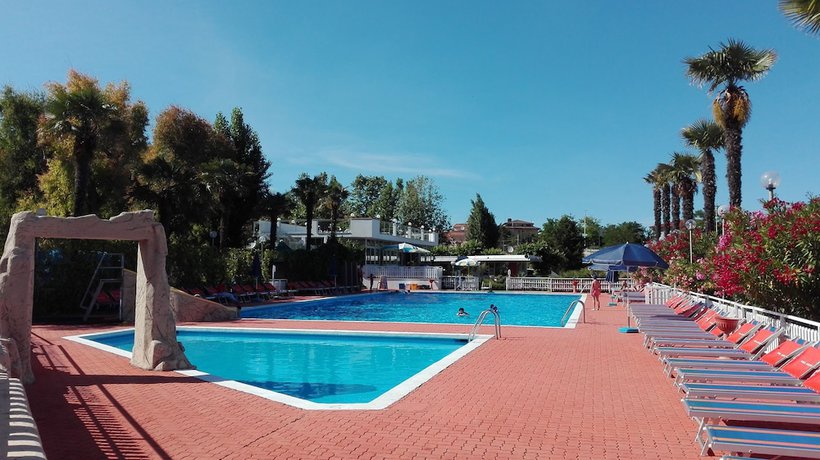 Imagen de la piscina del Hotel Villaggio Camping Costa d\'Argento. Foto 19