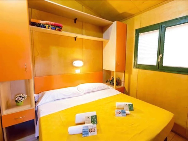 Imagen de la habitación del Hotel Villaggio Camping Duca Amedeo. Foto 10