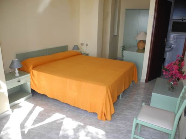 Imagen de la habitación del Hotel Villaggio Capo Alaua. Foto 9