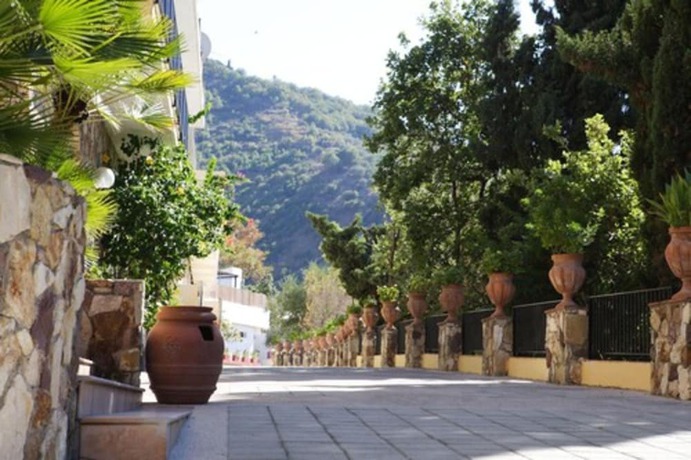 Imagen de los exteriores del Hotel Villaggio Capo Alaua. Foto 15