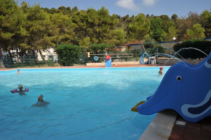 Imagen de la piscina del Hotel Villaggio Capo Vieste Camping. Foto 19