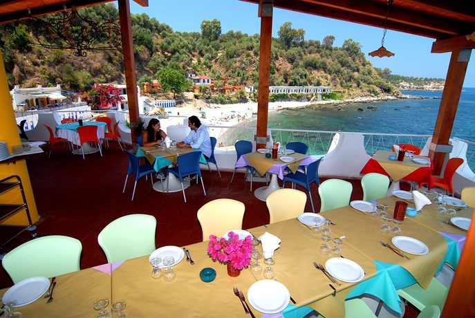 Imagen del bar/restaurante del Hotel Villaggio Cirucco. Foto 4