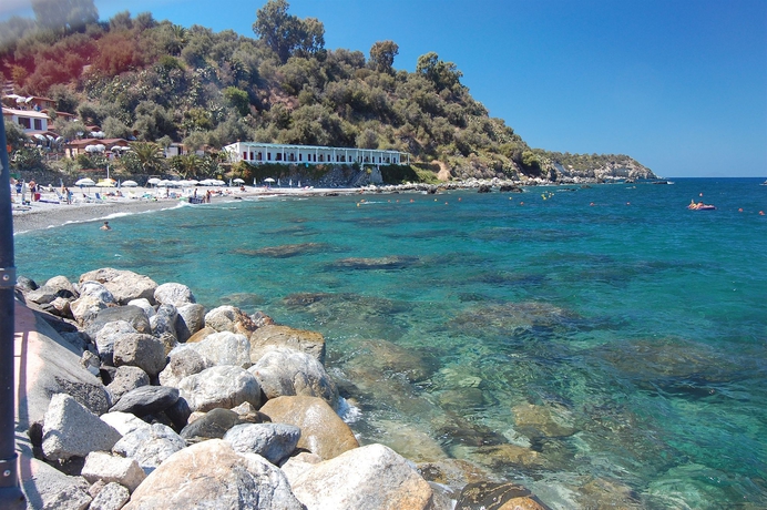 Imagen de los exteriores del Hotel Villaggio Cirucco. Foto 10