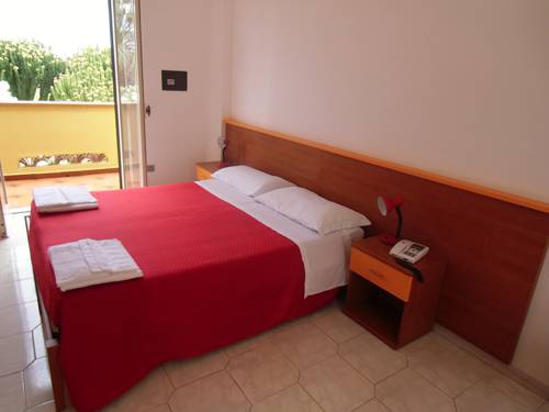 Imagen de la habitación del Hotel Villaggio Club Calanovellamare. Foto 2