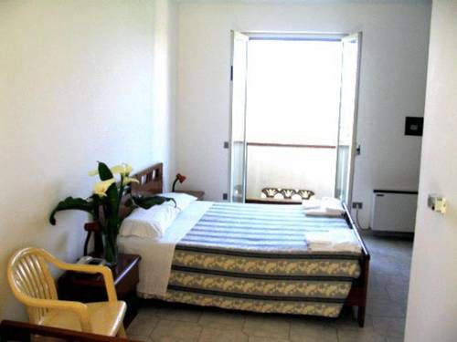 Imagen de la habitación del Hotel Villaggio Club Calanovellamare. Foto 3