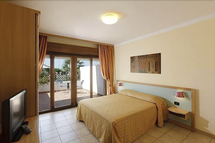Imagen de la habitación del Hotel Villaggio Club Eden. Foto 5