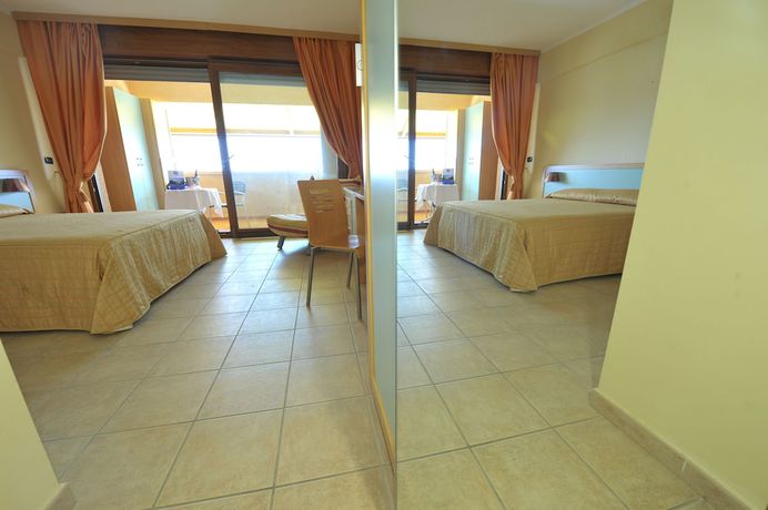 Imagen de la habitación del Hotel Villaggio Club Eden. Foto 9