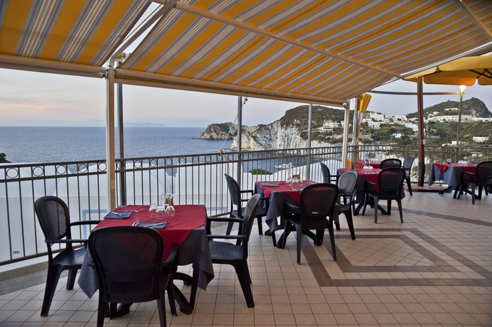 Imagen del bar/restaurante del Hotel Villaggio Dei Pescatori. Foto 4