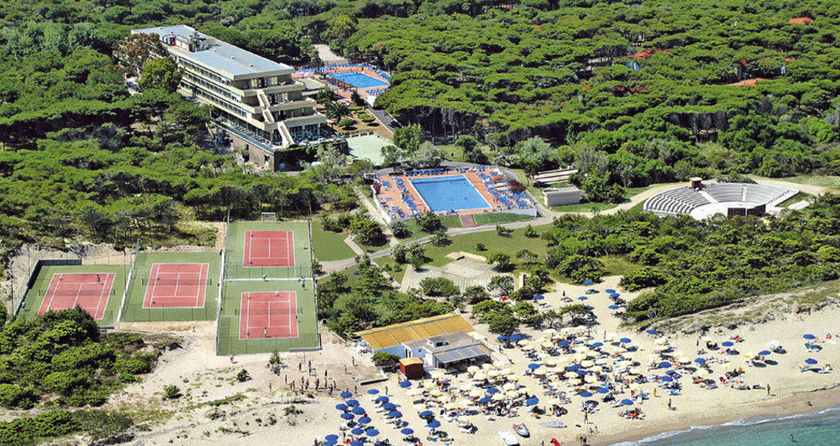 Imagen de la piscina del Hotel Villaggio Dei Pini. Foto 8