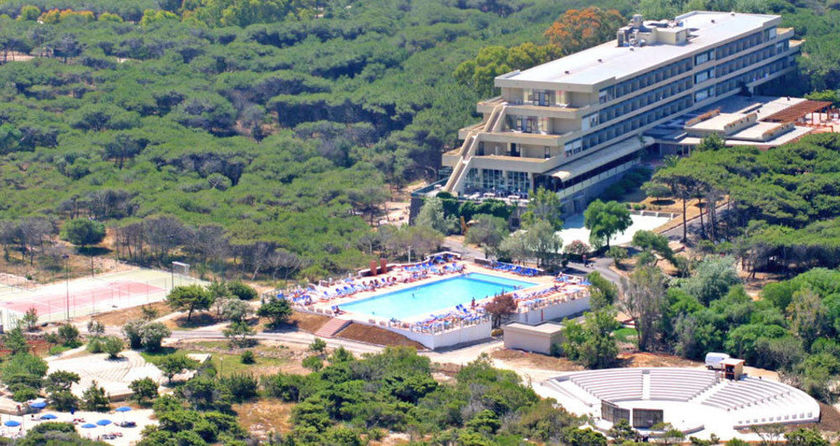 Imagen de la piscina del Hotel Villaggio Dei Pini. Foto 13