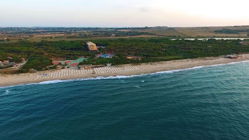 Imagen general del Hotel Villaggio Dei Pini. Foto 3