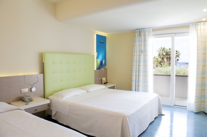 Imagen de la habitación del Hotel Villaggio Il Gabbiano. Foto 4