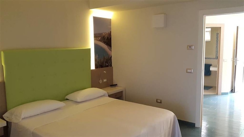 Imagen de la habitación del Hotel Villaggio Il Gabbiano. Foto 13
