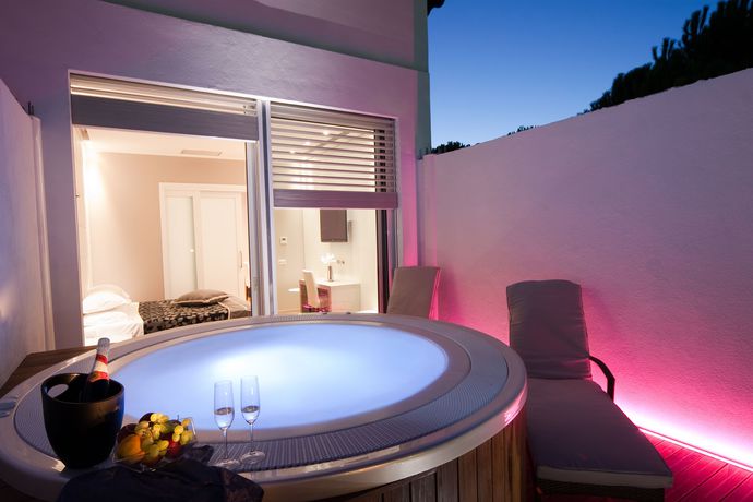 Imagen de los exteriores del Hotel Villaggio La Pescaccia. Foto 12