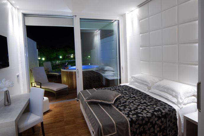 Imagen de la habitación del Hotel Villaggio La Pescaccia. Foto 4