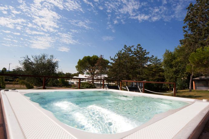 Imagen de los exteriores del Hotel Villaggio La Pescaccia. Foto 13