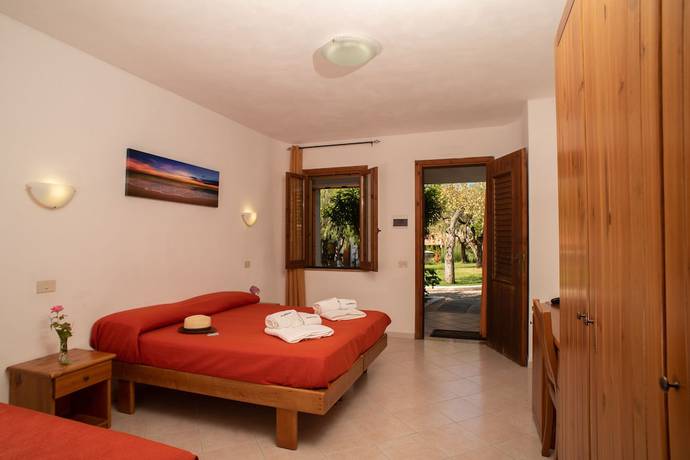 Imagen de la habitación del Hotel Villaggio La Pizzuta. Foto 7