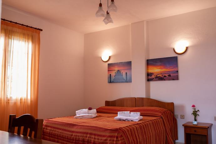 Imagen de la habitación del Hotel Villaggio La Pizzuta. Foto 8