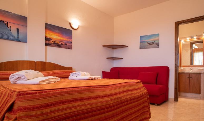 Imagen de la habitación del Hotel Villaggio La Pizzuta. Foto 9