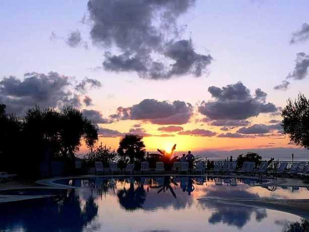 Imagen de la piscina del Hotel Villaggio La Pizzuta. Foto 18