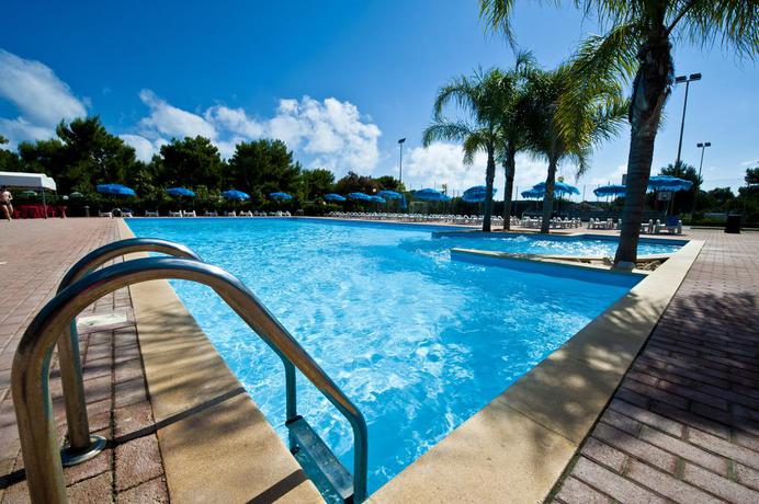 Imagen de la piscina del Hotel Villaggio Le Diomedee. Foto 11