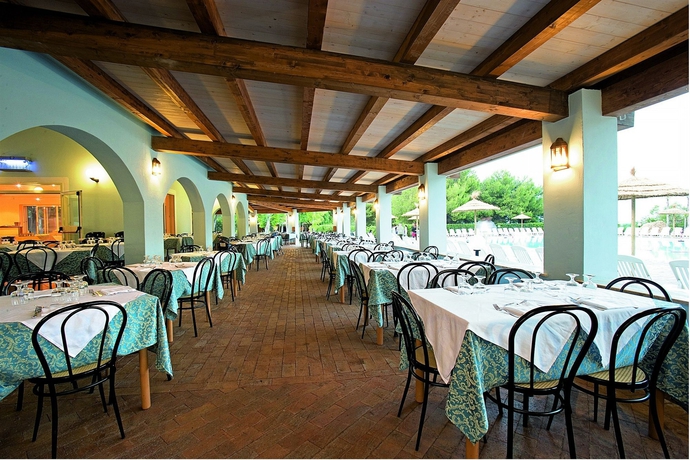 Imagen del bar/restaurante del Hotel Villaggio L'oasi. Foto 2
