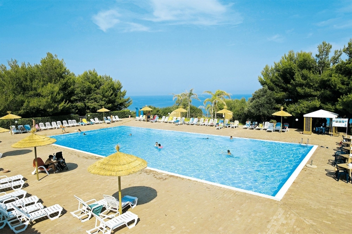 Imagen de la piscina del Hotel Villaggio L'oasi. Foto 8