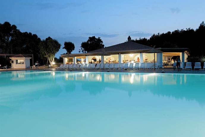 Imagen de la piscina del Hotel Villaggio L'oasi. Foto 9