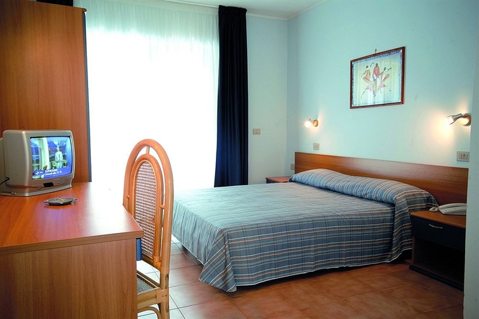 Imagen de la habitación del Hotel Villaggio L'oasi. Foto 3