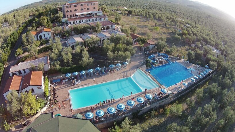 Imagen general del Hotel Villaggio Mare Blu. Foto 11