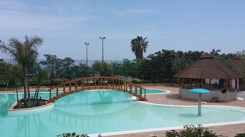 Imagen de la piscina del Hotel Villaggio Marinella. Foto 15