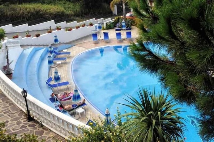 Imagen de la piscina del Hotel Villaggio Pineta Petto Bianco, Ricadi. Foto 14