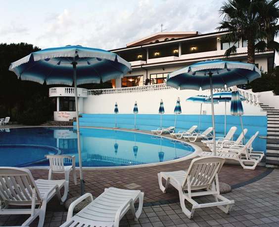 Imagen de la piscina del Hotel Villaggio Pineta Petto Bianco, Ricadi. Foto 18