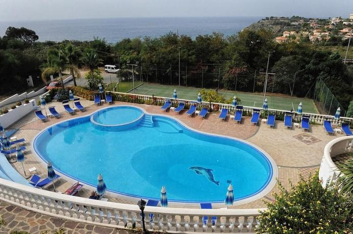 Imagen de la piscina del Hotel Villaggio Pineta Petto Bianco, Ricadi. Foto 19