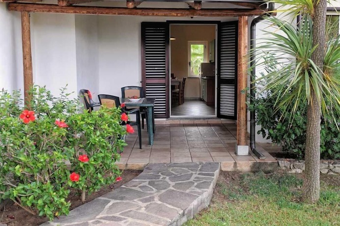 Imagen de la habitación del Hotel Villaggio Pineta Petto Bianco, Ricadi. Foto 9