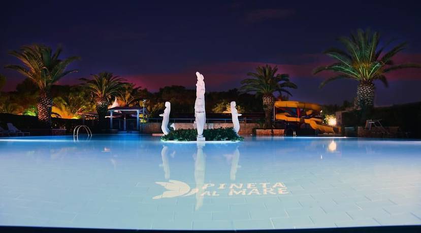 Imagen de la piscina del Hotel Villaggio Pineta al Mare - Campground. Foto 19