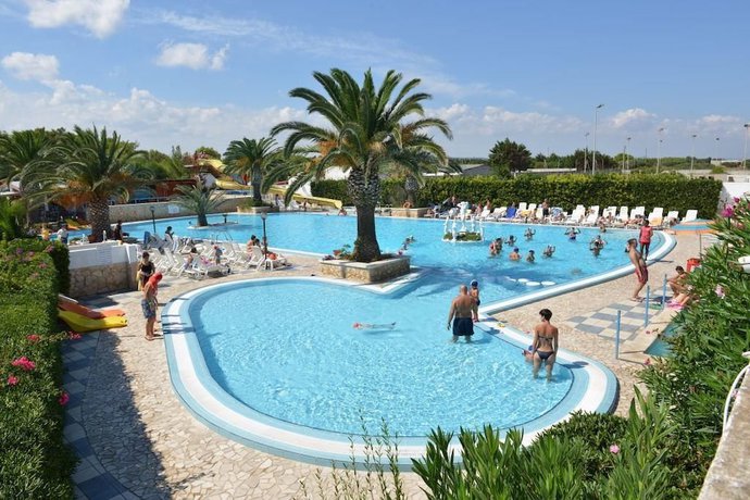 Imagen general del Hotel Villaggio Pineta al Mare - Campground. Foto 1