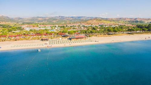 Imagen general del Hotel Villaggio Porto Rhoca. Foto 4