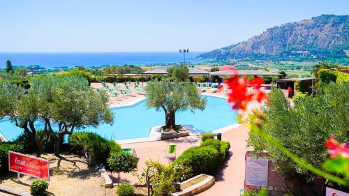 Imagen general del Hotel Villaggio Porto Rhoca. Foto 12