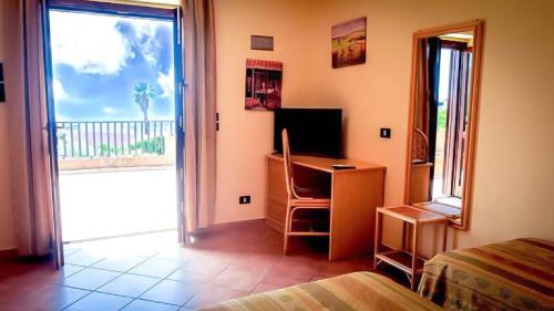 Imagen de la habitación del Hotel Villaggio Porto Rhoca. Foto 17
