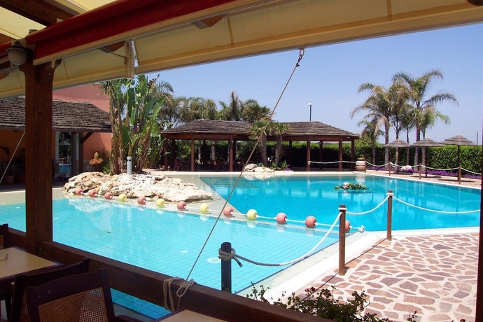 Imagen de la piscina del Hotel Villaggio Punta Grossa. Foto 18