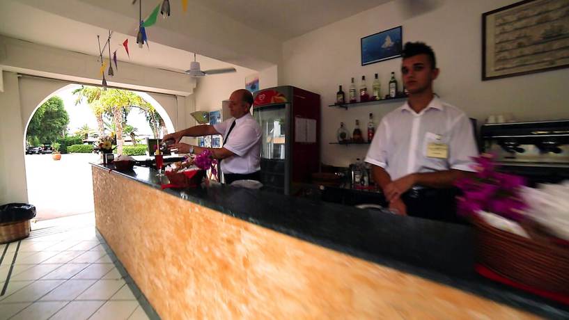 Imagen del bar/restaurante del Hotel Villaggio Sabbie Bianche. Foto 8