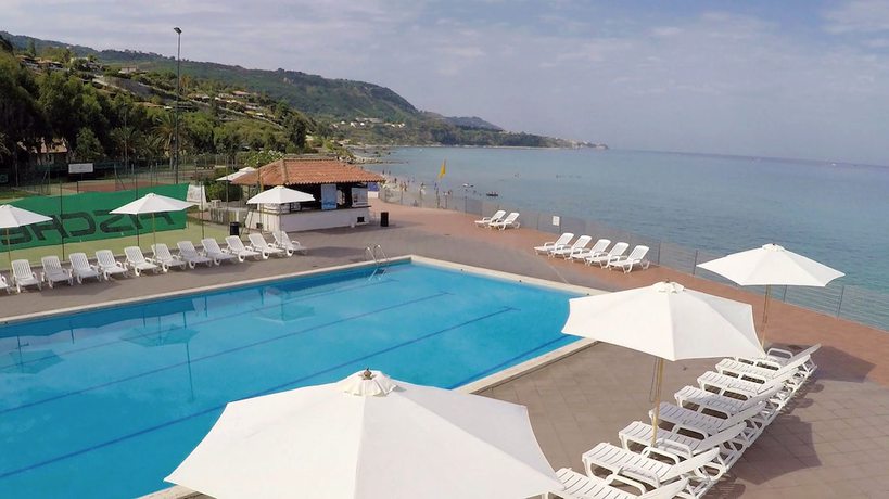 Imagen de la piscina del Hotel Villaggio Sabbie Bianche. Foto 18