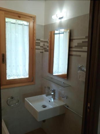 Imagen de la habitación del Hotel Villaggio Samoa. Foto 16