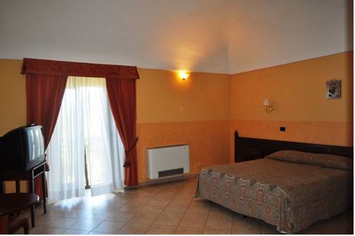Imagen de la habitación del Hotel Villaggio Santa Lucia. Foto 1